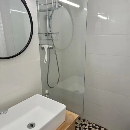 Moulis شقة